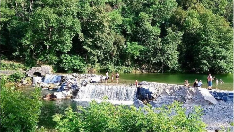 Camping Le Ventadour Meyras Dış mekan fotoğraf
