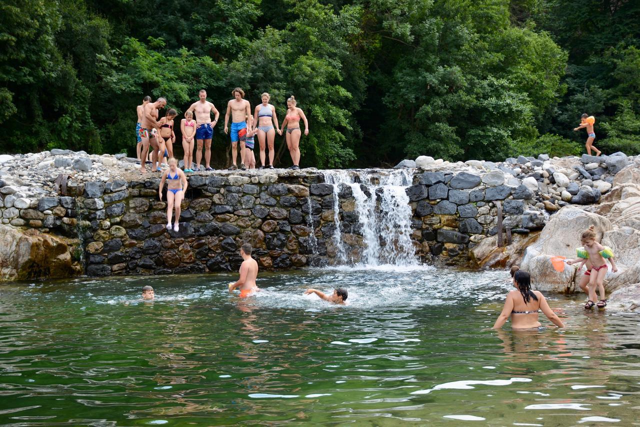 Camping Le Ventadour Meyras Dış mekan fotoğraf
