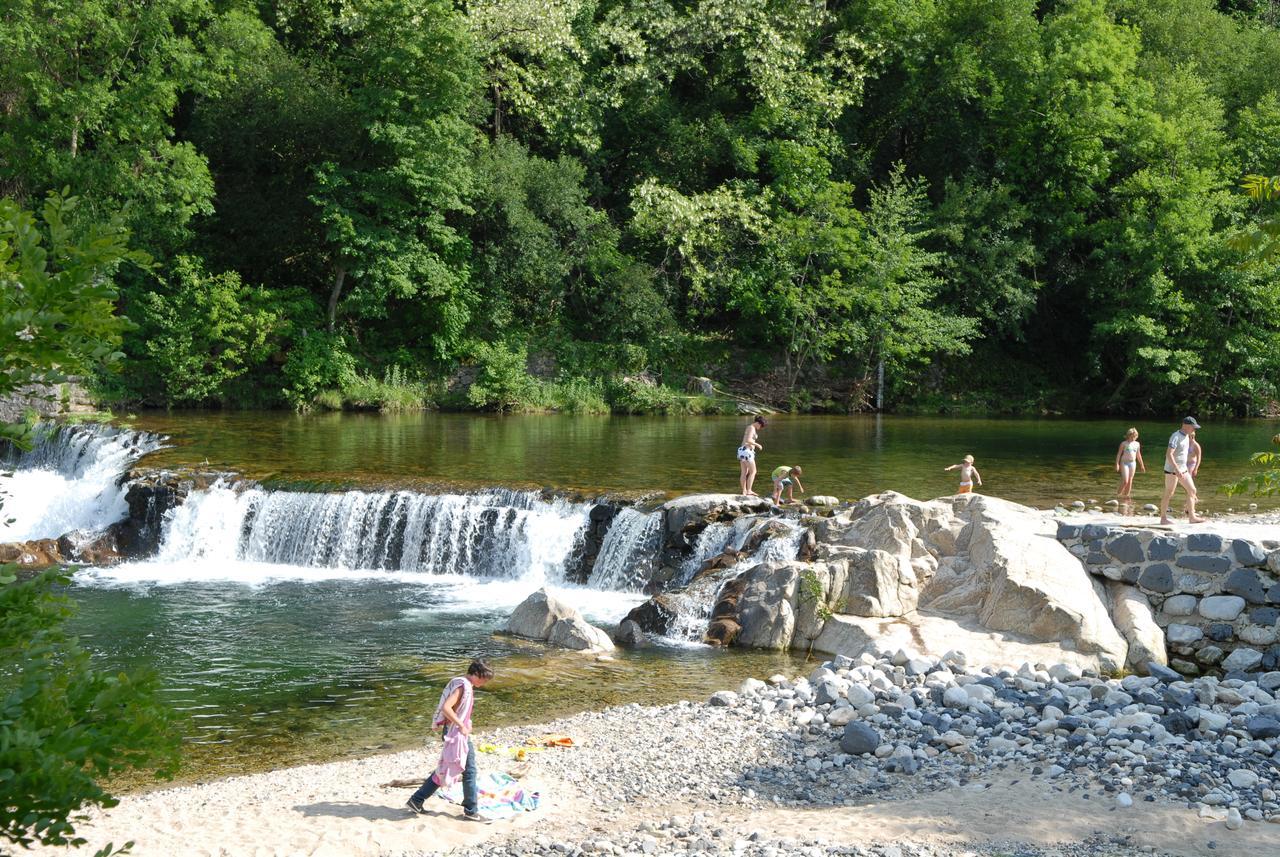 Camping Le Ventadour Meyras Dış mekan fotoğraf